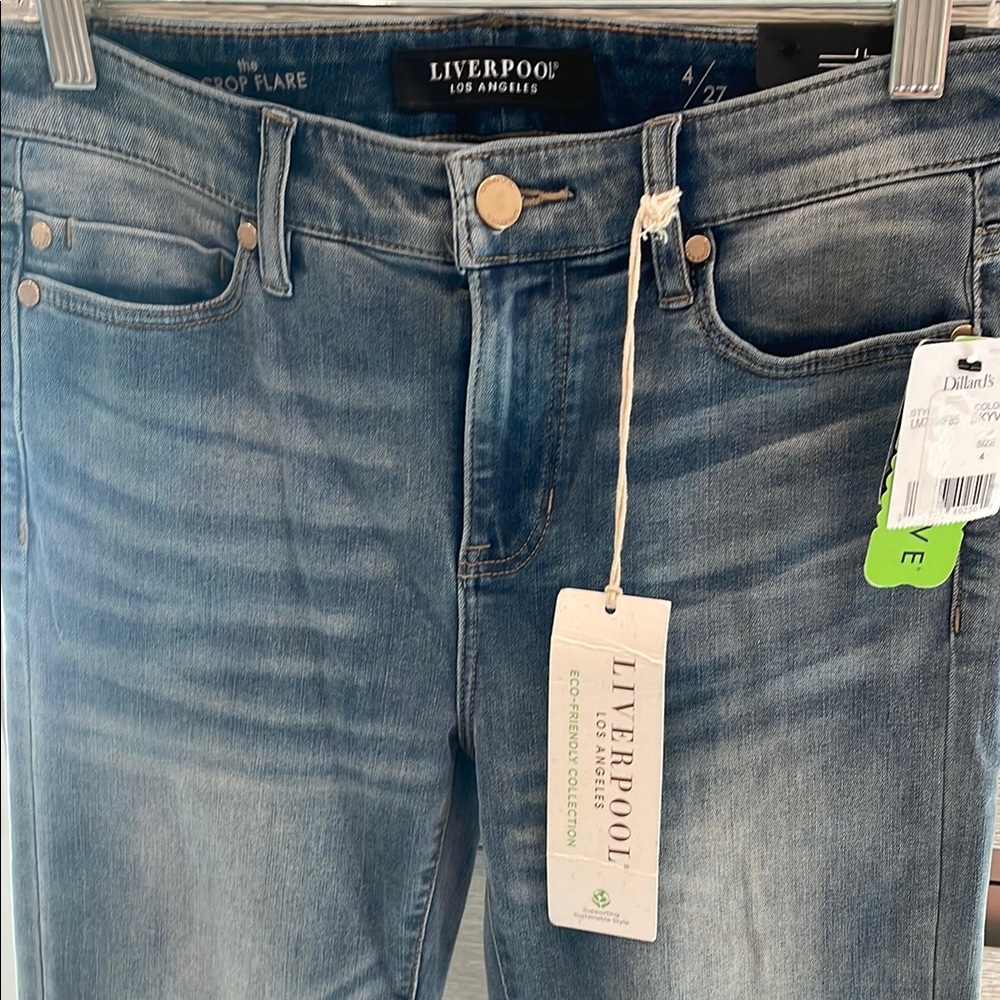 NWT Liverpool Crop Flare Blue Jeans w curved frayed ankle hem. Size 4/27 - Picture 3 of 10